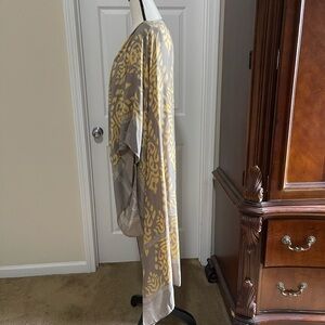 KIMONO NWT, open front with sleeves